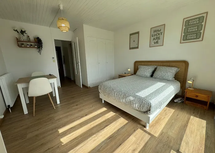 Lumineux De 23m Avec Balcon * Bagnoles de l'Orne Normandie